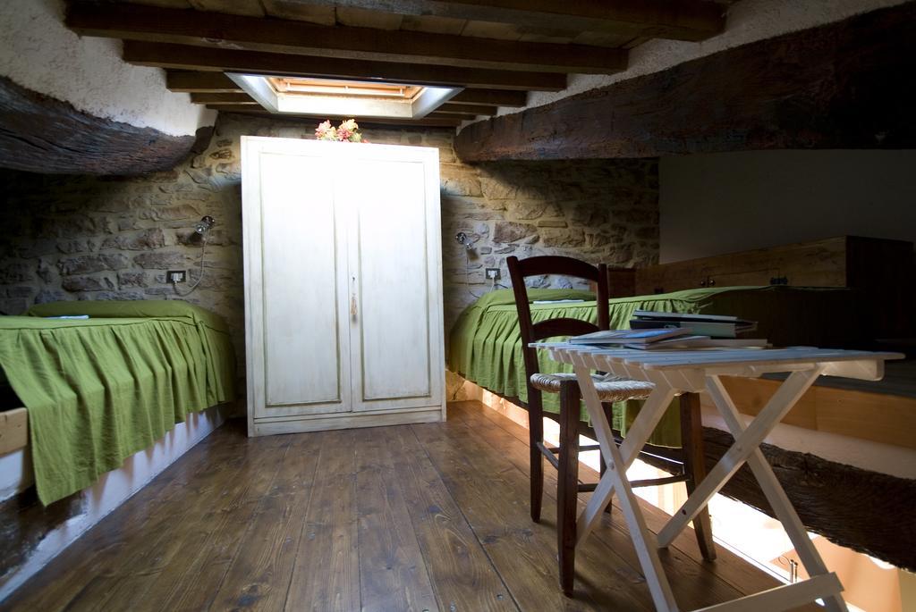 Appartamenti Turistici Vicolo S. Chiara Sassoferrato Eksteriør bilde