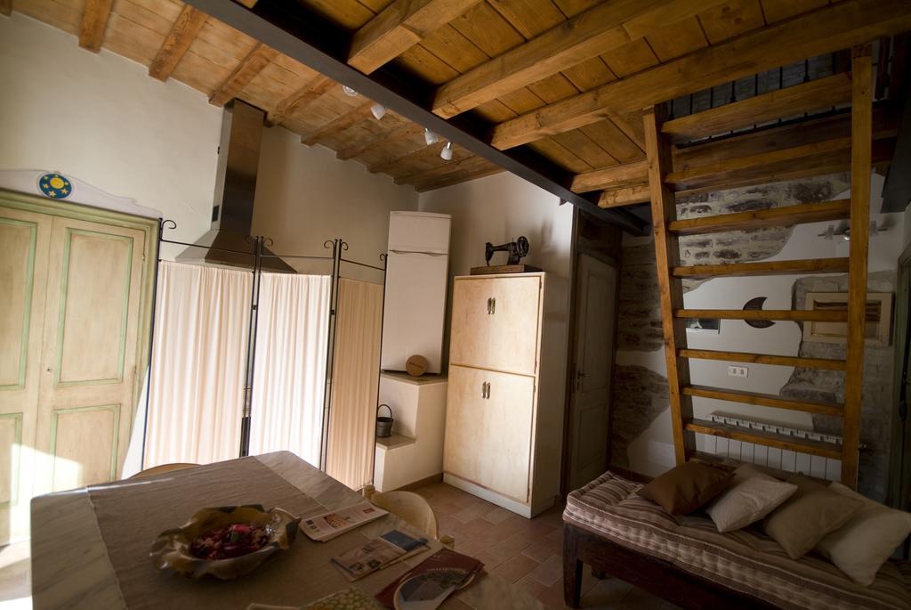 Appartamenti Turistici Vicolo S. Chiara Sassoferrato Eksteriør bilde