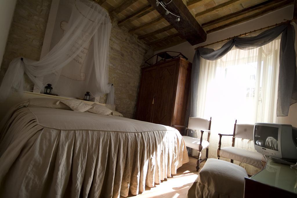 Appartamenti Turistici Vicolo S. Chiara Sassoferrato Eksteriør bilde