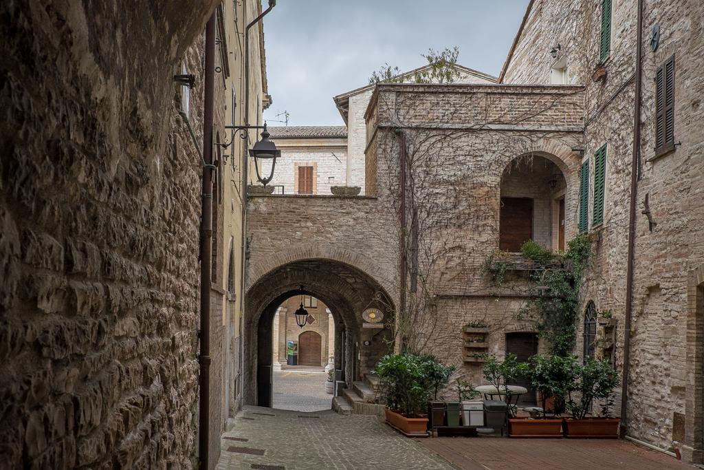 Appartamenti Turistici Vicolo S. Chiara Sassoferrato Eksteriør bilde