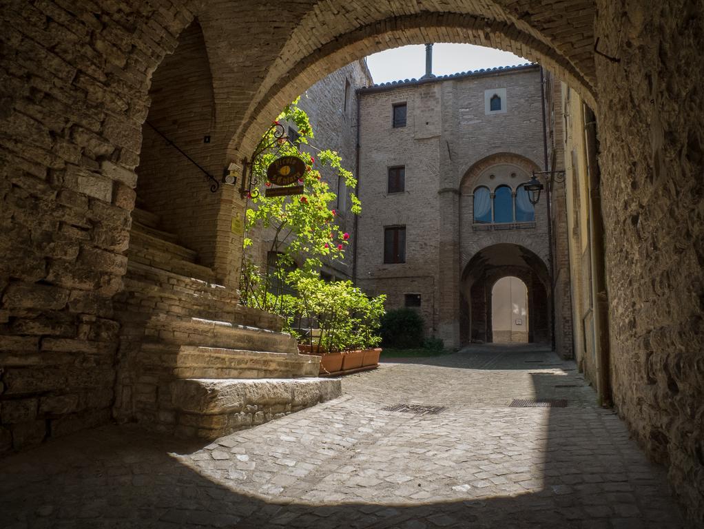 Appartamenti Turistici Vicolo S. Chiara Sassoferrato Eksteriør bilde