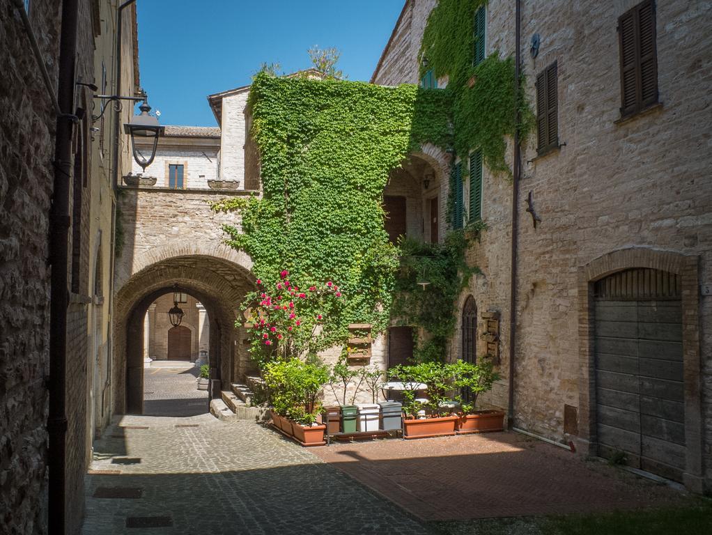Appartamenti Turistici Vicolo S. Chiara Sassoferrato Eksteriør bilde
