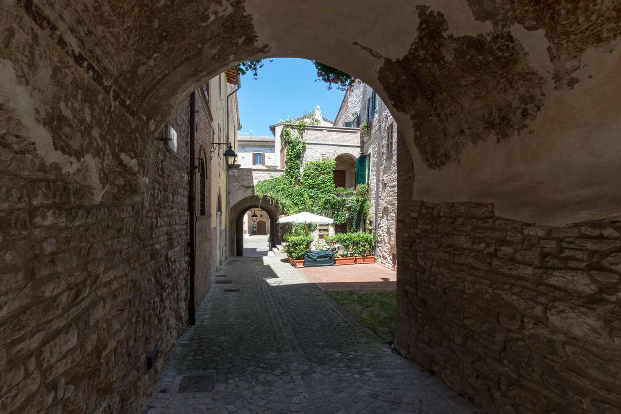 Appartamenti Turistici Vicolo S. Chiara Sassoferrato Eksteriør bilde