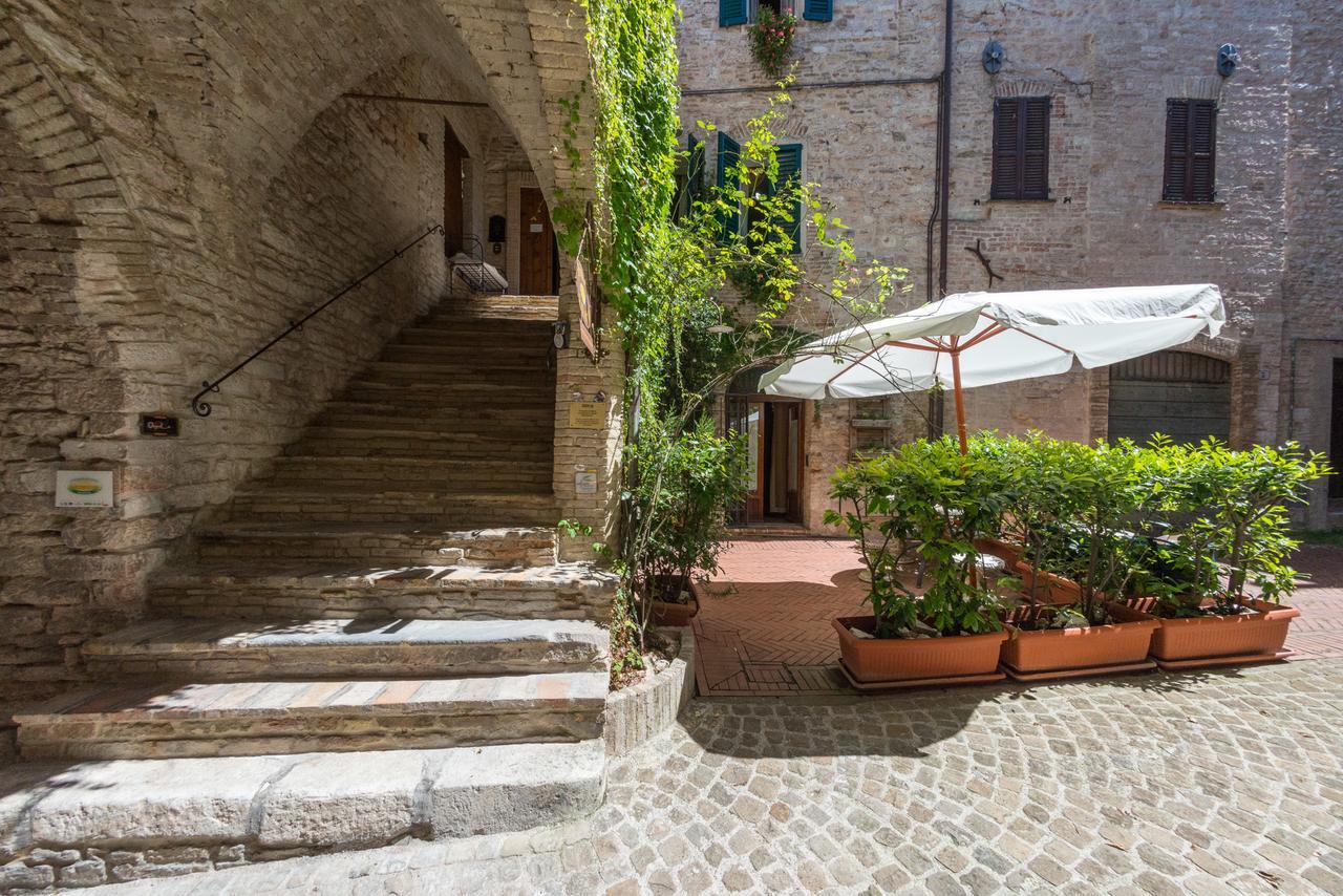 Appartamenti Turistici Vicolo S. Chiara Sassoferrato Eksteriør bilde